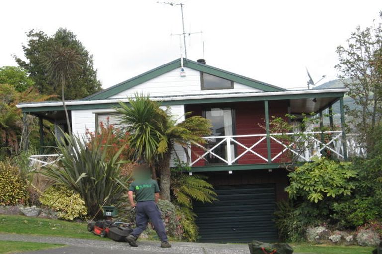 Photo of property in 16 Aquarius Drive, Kawaha Point, Rotorua, 3010
