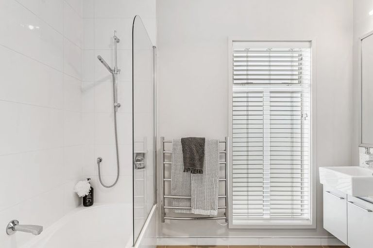 Photo of property in 6 Puriri Boulevard, Orewa, 0931