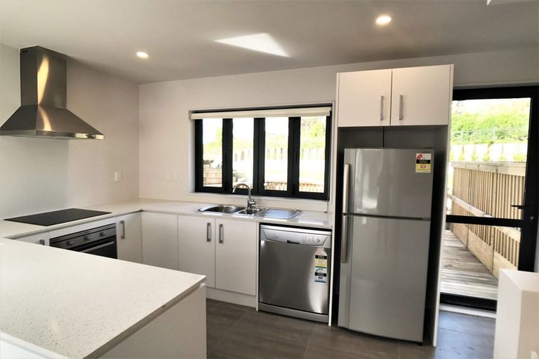 Photo of property in 1 Kanona Way, Albany Heights, Auckland, 0632