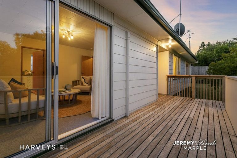 Photo of property in 35 South Lynn Road, Titirangi, Auckland, 0604