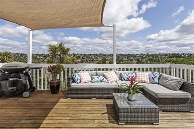 Photo of property in 2/7 Arran Road, Browns Bay, Auckland, 0630