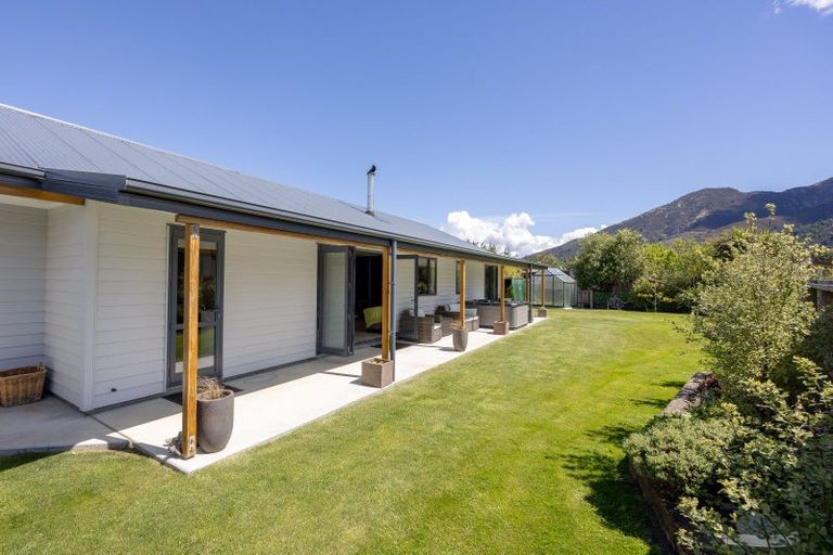 Photo of property in 11 Teal Place, Lake Hawea, Wanaka, 9382