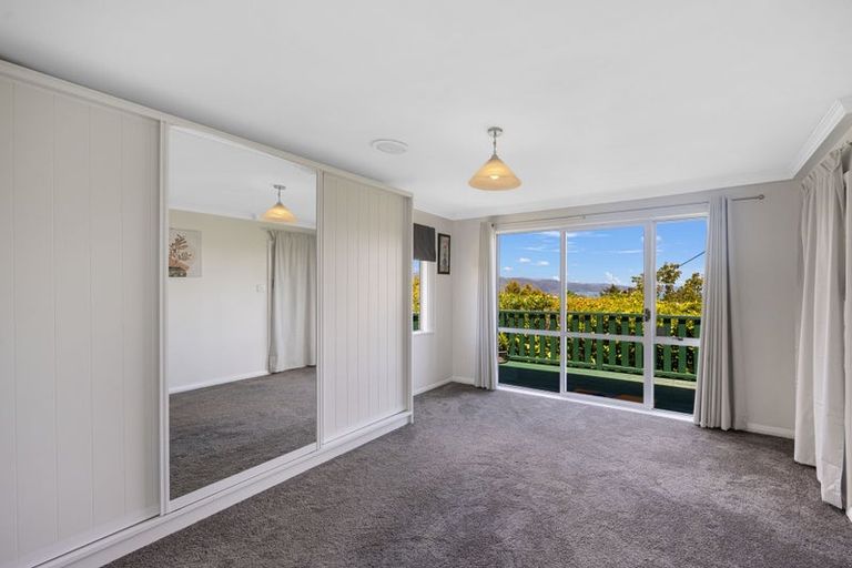 Photo of property in 4 Pekanga Road, Normandale, Lower Hutt, 5010