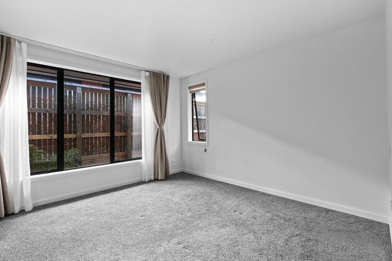 Photo of property in 3/16 Mccracken Avenue, Hillcrest, Hamilton, 3216