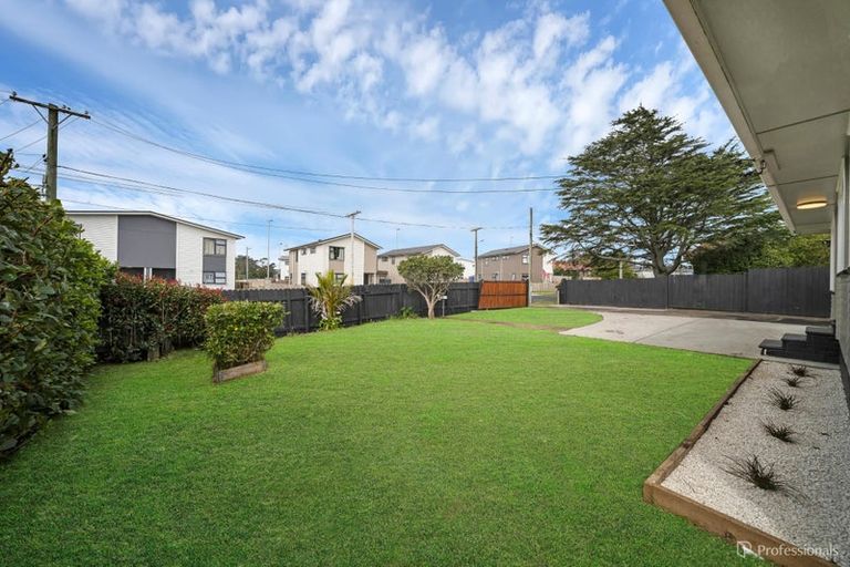Photo of property in 11 Awatere Street, Clover Park, Auckland, 2023