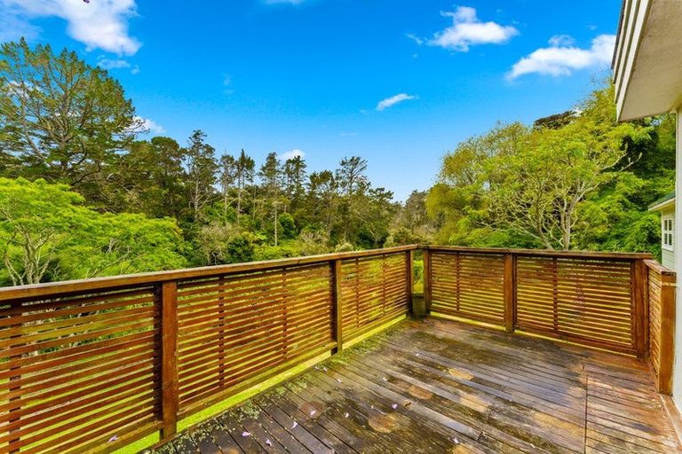 Photo of property in 10 Hobbs Road, Matakatia, Whangaparaoa, 0930