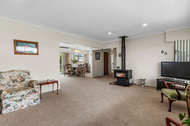 Photo of property in 12 Windsor Avenue, Waikanae, 5036