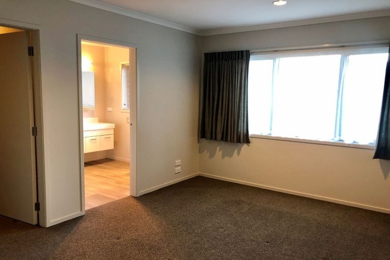 Photo of property in 98a Kawaha Point Road, Kawaha Point, Rotorua, 3010