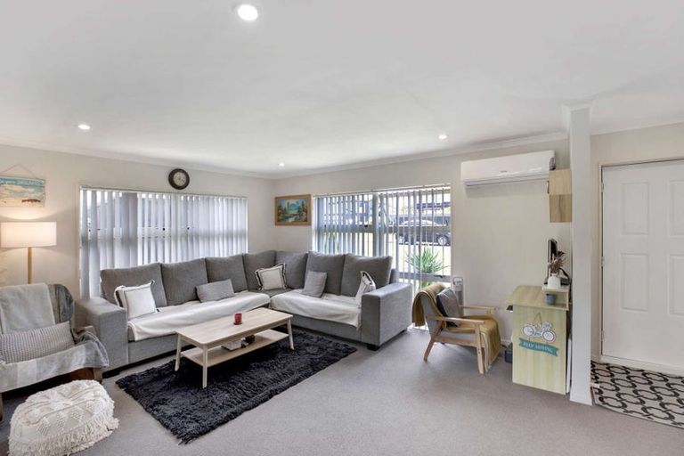 Photo of property in 13 Hansen Place, Takanini, 2112