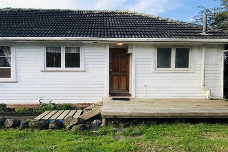 Photo of property in 15 Ayrton Street, Te Atatu South, Auckland, 0610