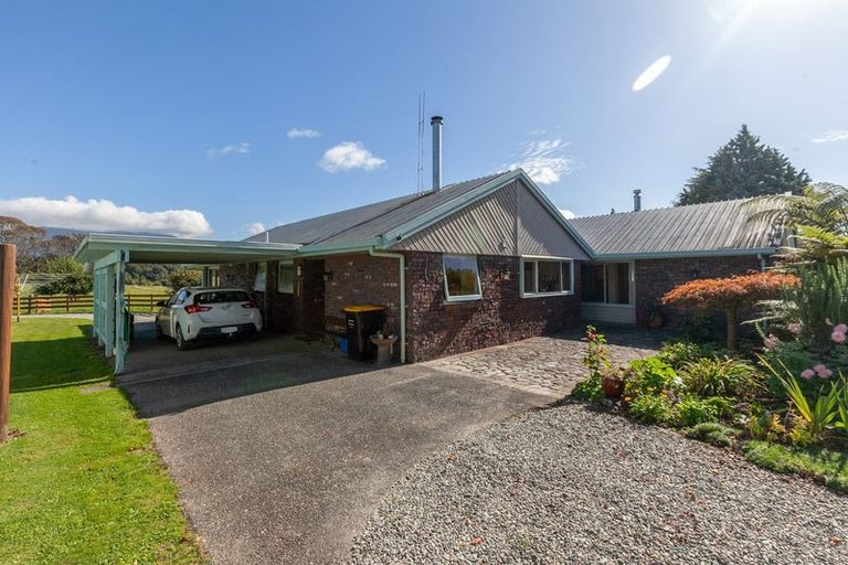 Photo of property in 70 Central Takaka Road, Takaka, 7183