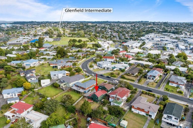 Photo of property in 2/19 Marcel Place, Glenfield, Auckland, 0629