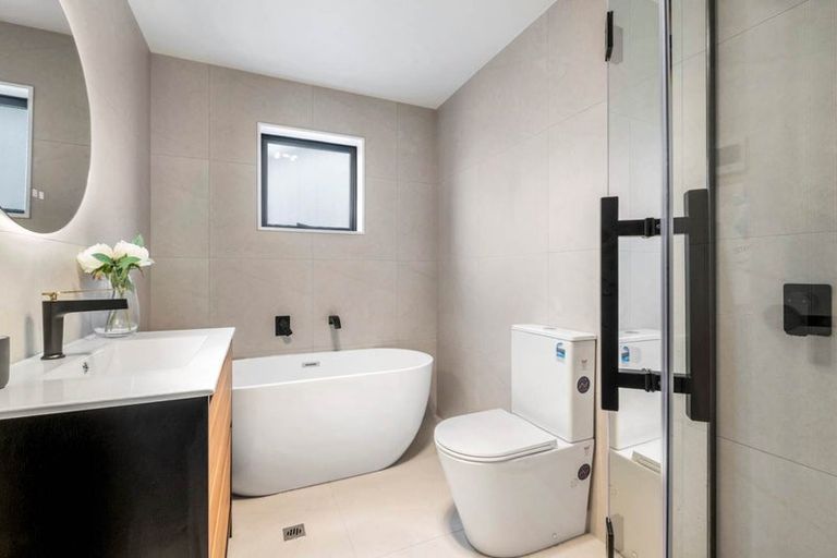 Photo of property in 112b Eversleigh Road, Belmont, Auckland, 0622