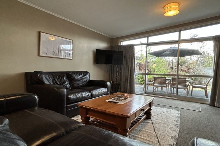 Photo of property in 1/12 Gradwell Place, Two Mile Bay, Taupo, 3330