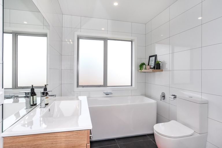 Photo of property in 28 Hillpark Drive, Pokeno, 2402