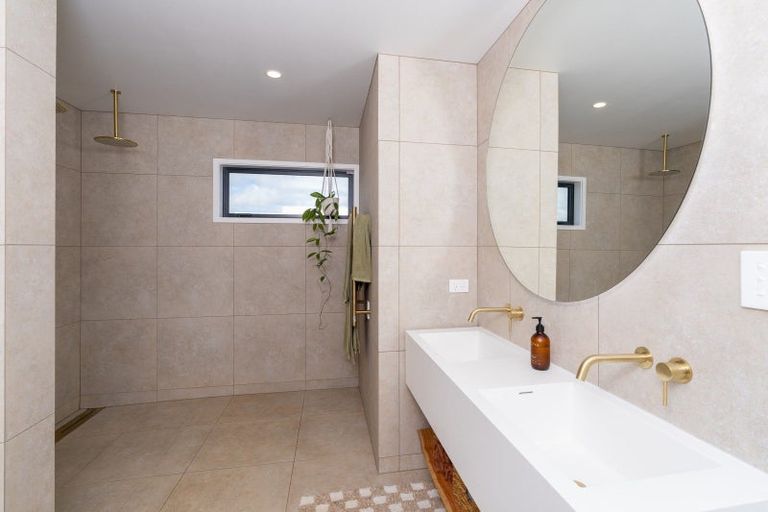 Photo of property in 2 Taeore Lane, Raglan, 3225