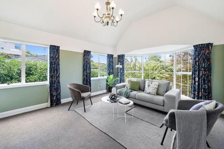 Photo of property in 24 Saunders Close, Whitby, Porirua, 5024