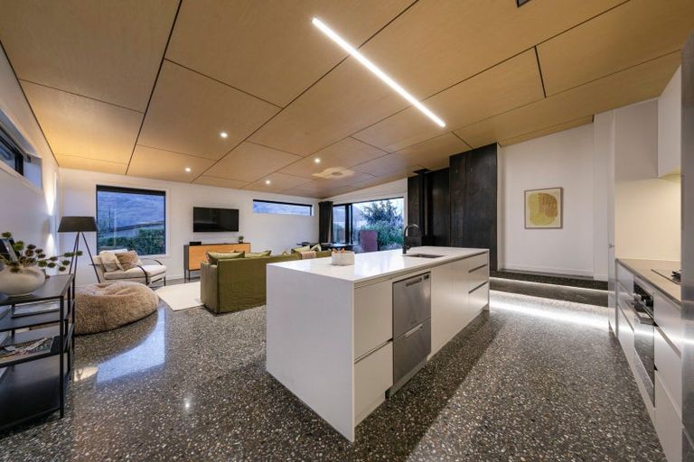 Photo of property in 20 Makomako Road, Wanaka, 9305
