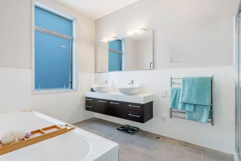 Photo of property in 36 Parkside Drive, Orewa, 0931