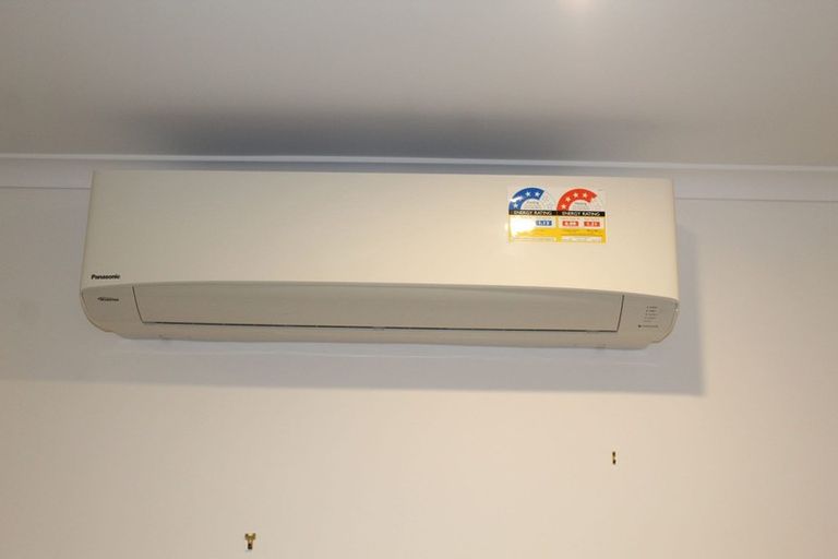 Photo of property in 24a Titoki Street, Te Atatu Peninsula, Auckland, 0610