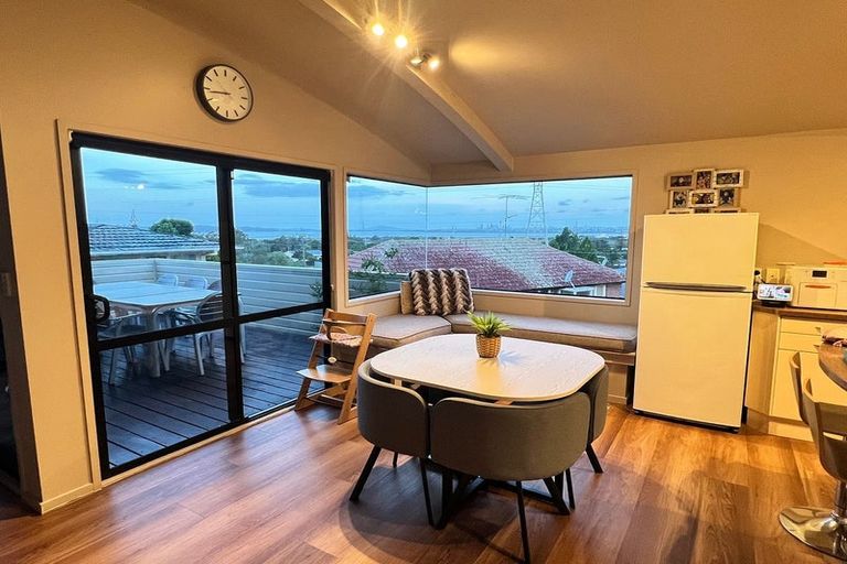 Photo of property in 3a Wakeling Avenue, Te Atatu South, Auckland, 0610