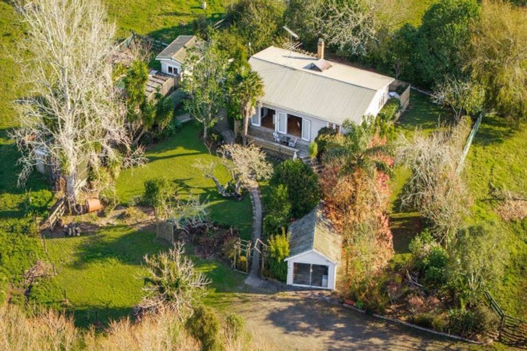 Photo of property in 391 Pine Valley Road, Dairy Flat, Silverdale, 0992