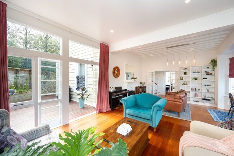 Photo of property in 14 Cameron Road, Bluff Hill, Napier, 4110