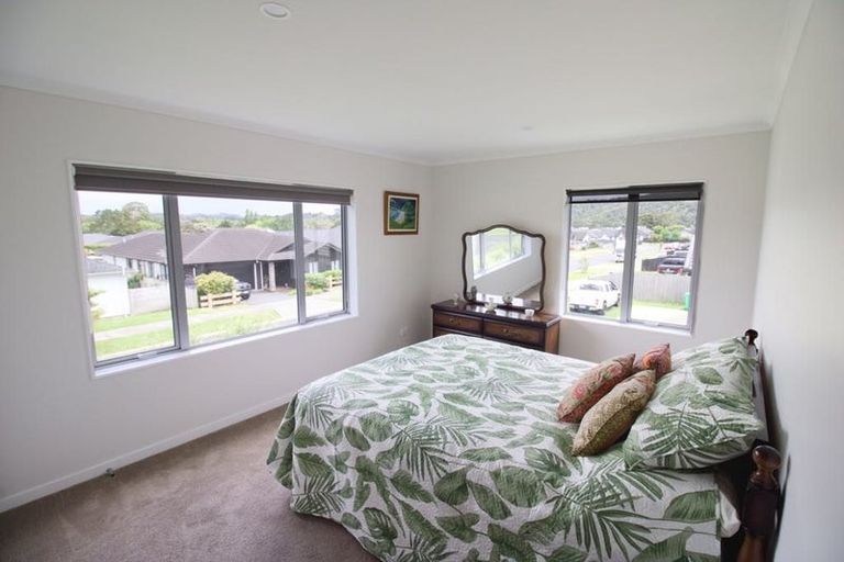 Photo of property in 17 Walter Ruddock Avenue, Kumeu, 0810