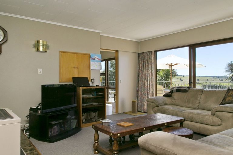 Photo of property in 22 Scenic Heights, Acacia Bay, Taupo, 3330