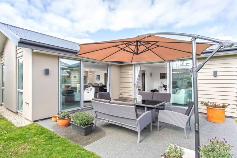 Photo of property in 48 Blue Gum Place, New Brighton, Christchurch, 8083