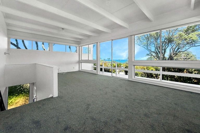 Photo of property in 1/8 Rewi Street, Torbay, Auckland, 0630