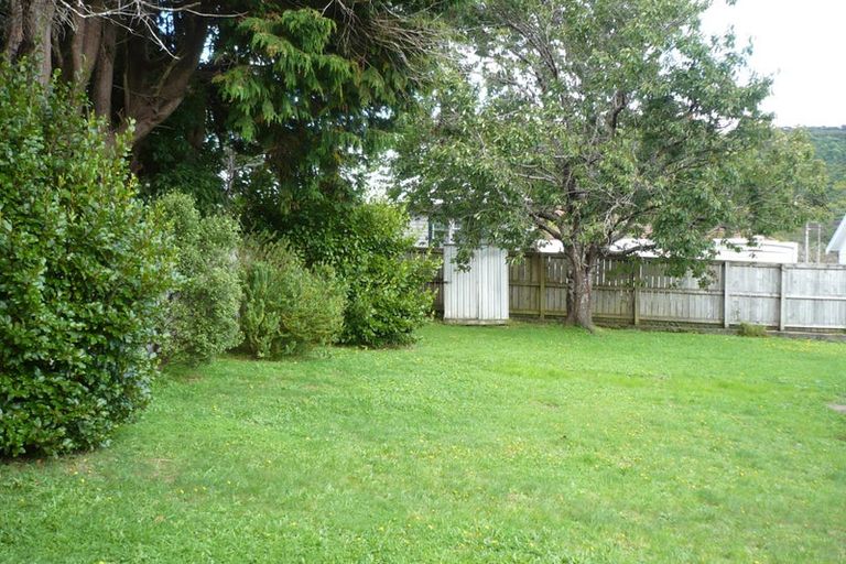 Photo of property in 3 Rowe Parade, Wainuiomata, Lower Hutt, 5014