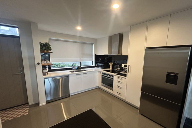 Photo of property in 5/15 Chivalry Road, Glenfield, Auckland, 0629