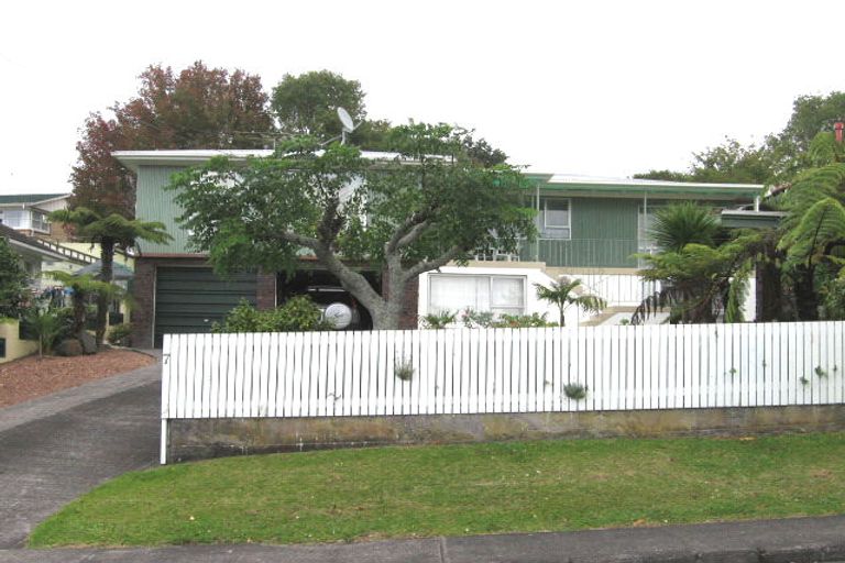 Photo of property in 7 Wakeling Avenue, Te Atatu South, Auckland, 0610