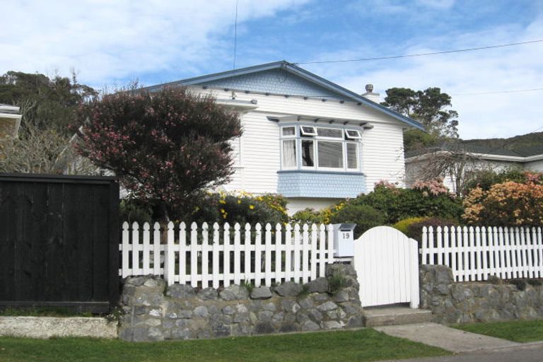 Photo of property in 19 Firth Terrace, Karori, Wellington, 6012