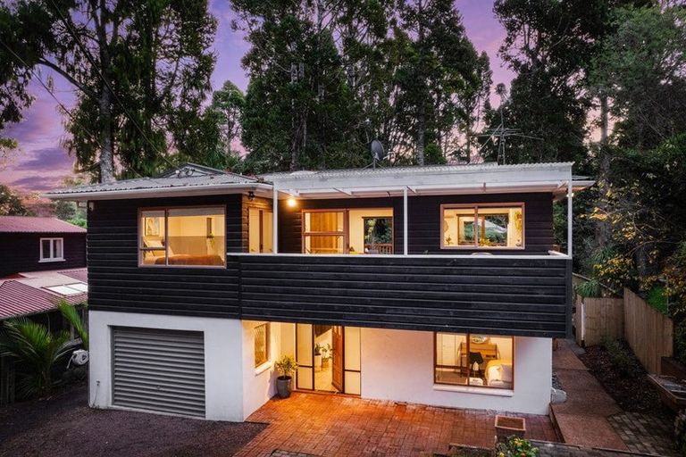 Photo of property in 23 Tainui Road, Titirangi, Auckland, 0604