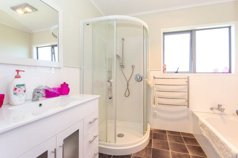 Photo of property in 34 Okiwa Terrace, Waiinu Beach, Whanganui, 4588