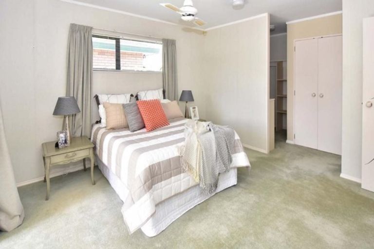 Photo of property in 11a Pine Road, Orewa, 0931