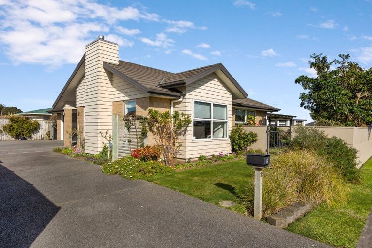 Photo of property in 2 Keene Drive, Bell Block, New Plymouth, 4312