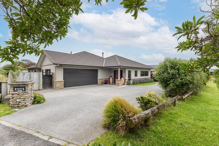 Photo of property in 4 Barbaras Way, Waikanae Beach, Waikanae, 5036