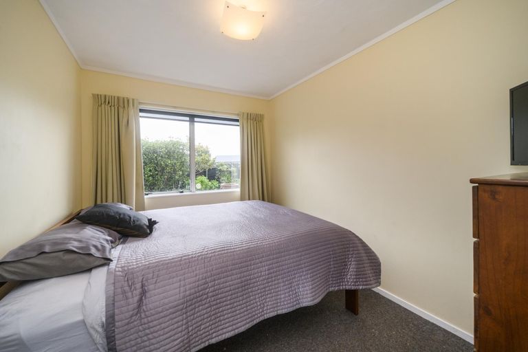 Photo of property in 17 Cargill Grove, Kelvin Grove, Palmerston North, 4414