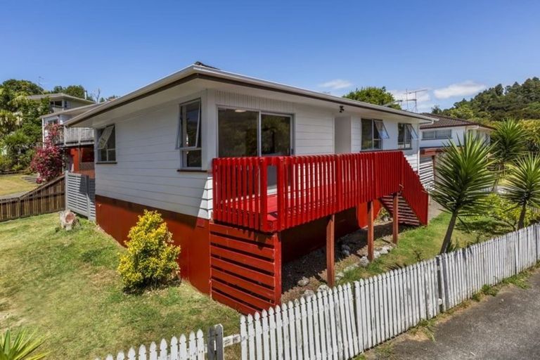 Photo of property in 1/9 Embassy Place, Glenfield, Auckland, 0629