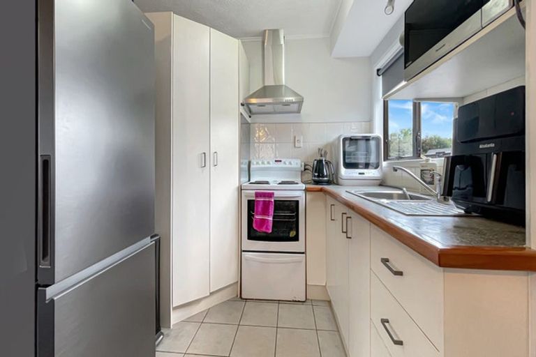 Photo of property in 7 Angeline Place, Massey, Auckland, 0614