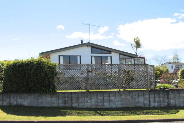 Photo of property in 2/21 Shera Street, Acacia Bay, Taupo, 3330