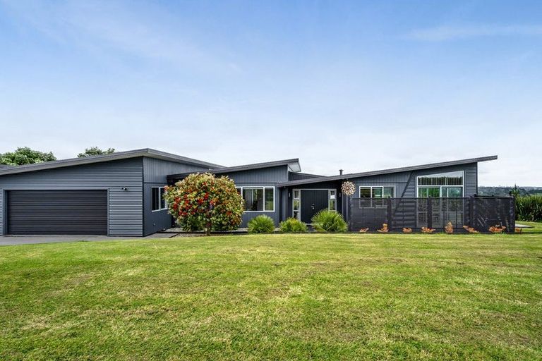 Photo of property in 100 Elsham Road, Lepperton, New Plymouth, 4373