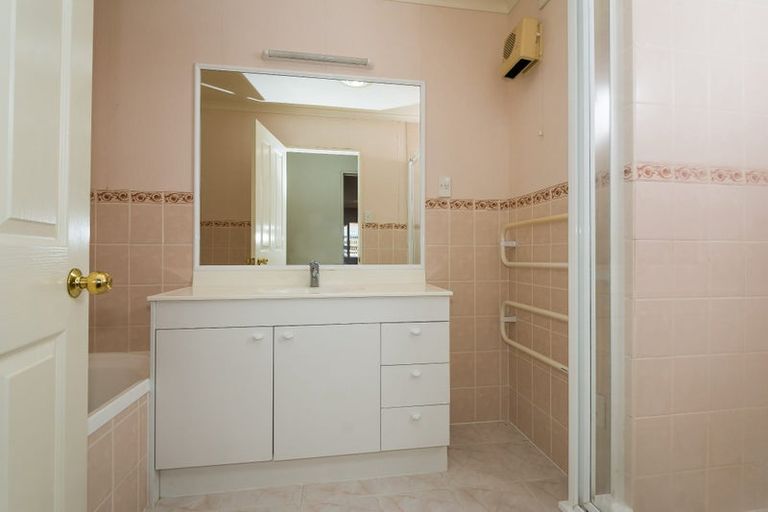 Photo of property in 10 Darimouth Place, Albany, Auckland, 0632