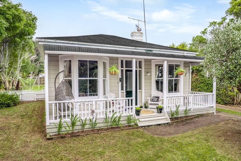 Photo of property in 30 Hinemoa Street, Paraparaumu, 5032