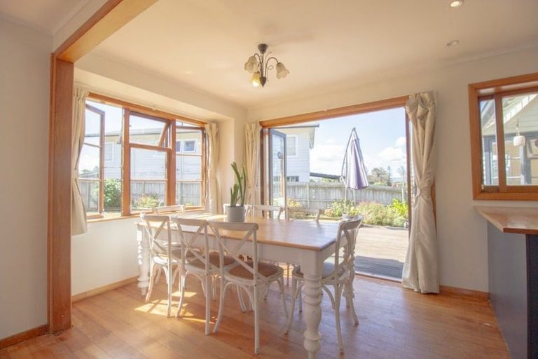 Photo of property in 11 Ramwall Place, Weymouth, Auckland, 2103