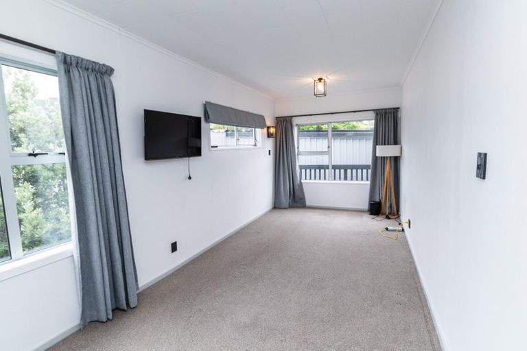 Photo of property in 30c Collins Avenue, Tawa, Wellington, 5028