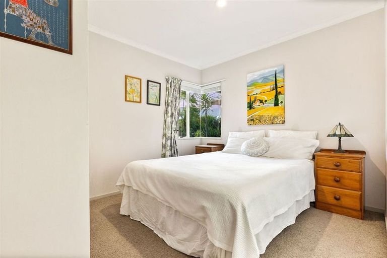 Photo of property in 13 Bridgehead Cove, West Harbour, Auckland, 0618